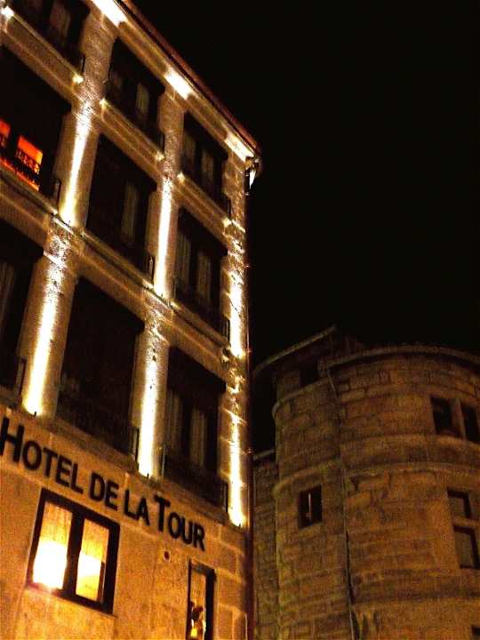 Façade  Hotel de la Tour