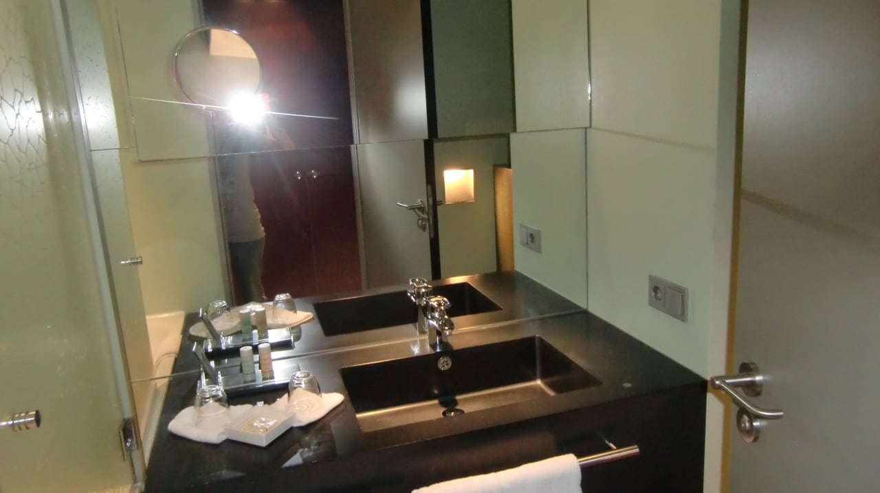 Modernes Waschbecken Radisson Blu Hotel Köln