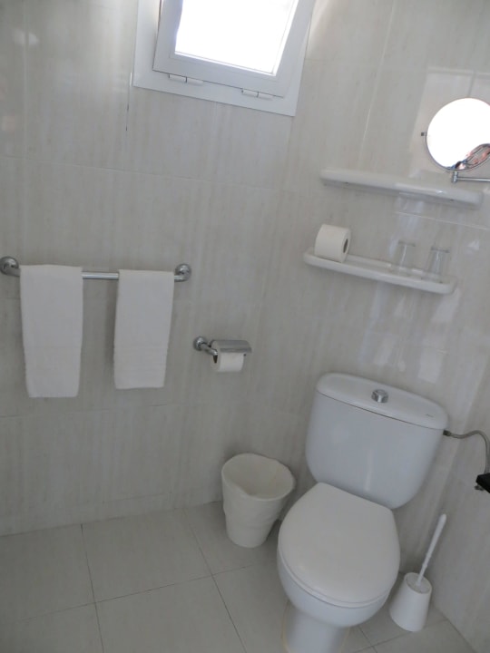 Bad in Zimmer 726 Bahía de Alcúdia Hotel & Spa