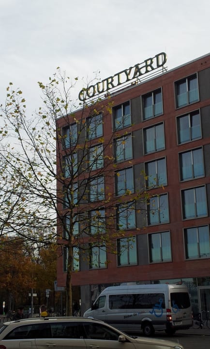 Hinterausgang HBF gleich rechts Courtyard by Marriott Bremen