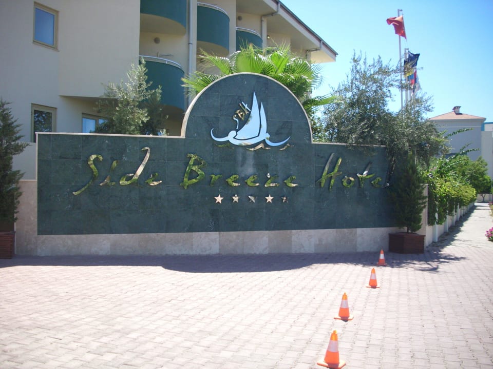 Eingang Side Breeze Hotel