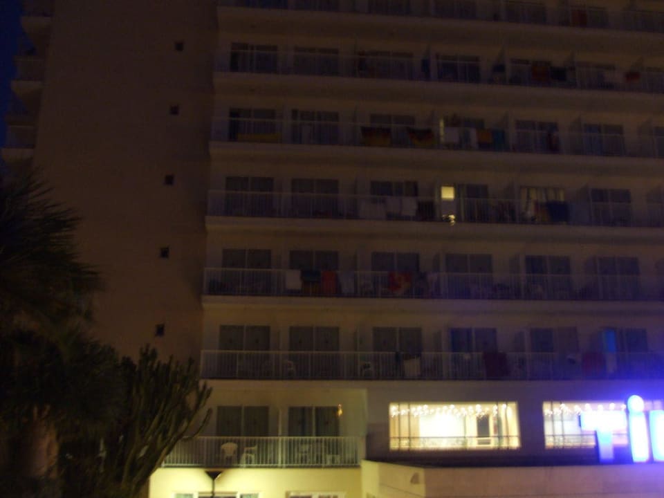 Außenansicht morgens um halb sechs Hotel Timor