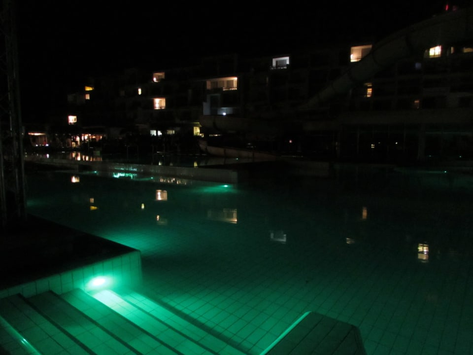 Pool in der Nacht... romantisch Falkensteiner Club Funimation Borik