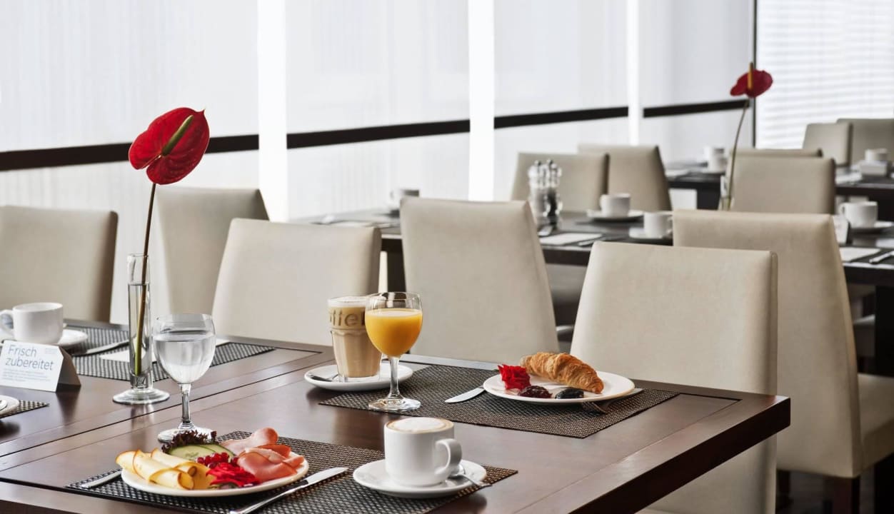 "Buffet Breakfast" NH Frankfurt Airport West (Raunheim) • HolidayCheck