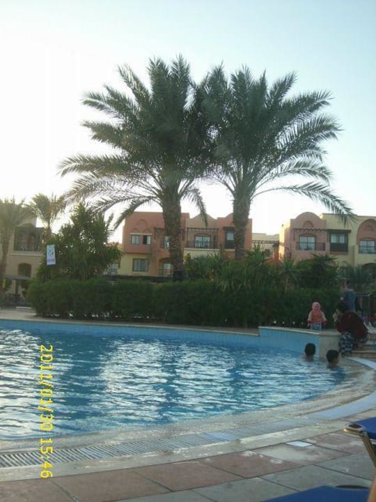 Sicht auf die Poolinsel Jaz Makadi Saraya Resort
