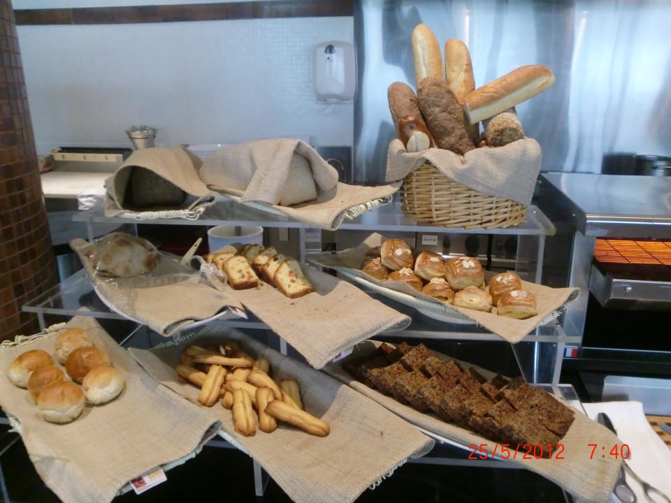 Buffet Hotel Danat Jebel Dhanna Resort