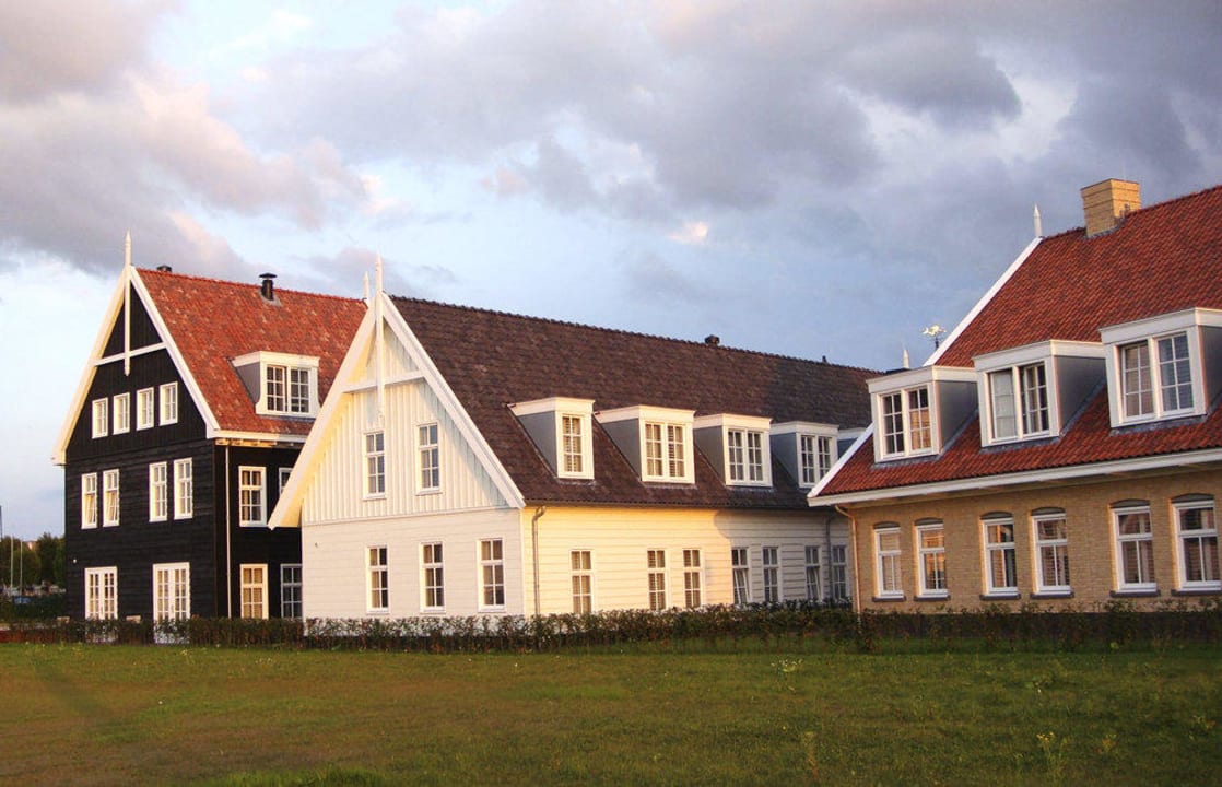 Aussenansicht Häuser Fletcher Hotel-Restaurant Nautisch Kwartier