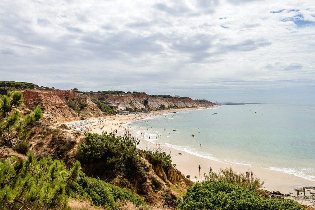Der Strand direkt neben dem Hotel PortoBay Falésia