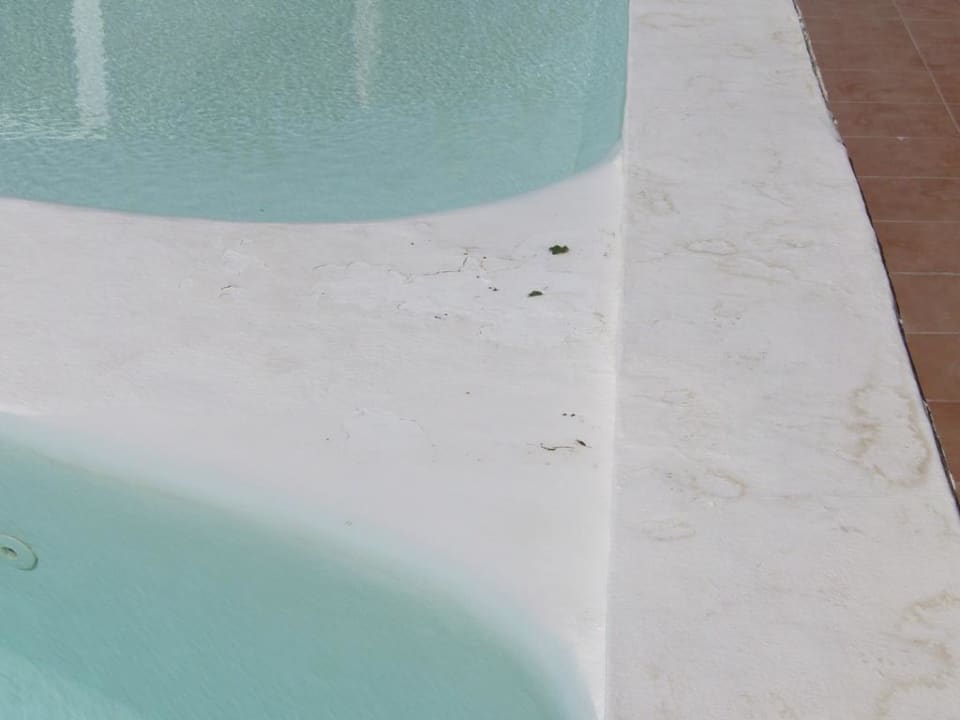 Verdreckter Pool! Hotel El Cisne