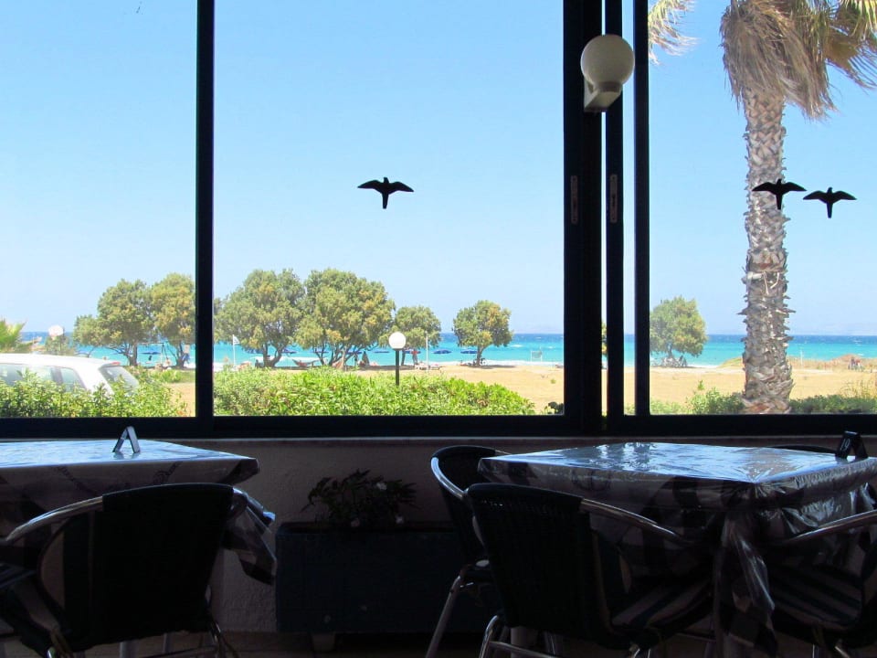 Blick von der Terrasse auf den Strand Costa Angela Seaside Resort