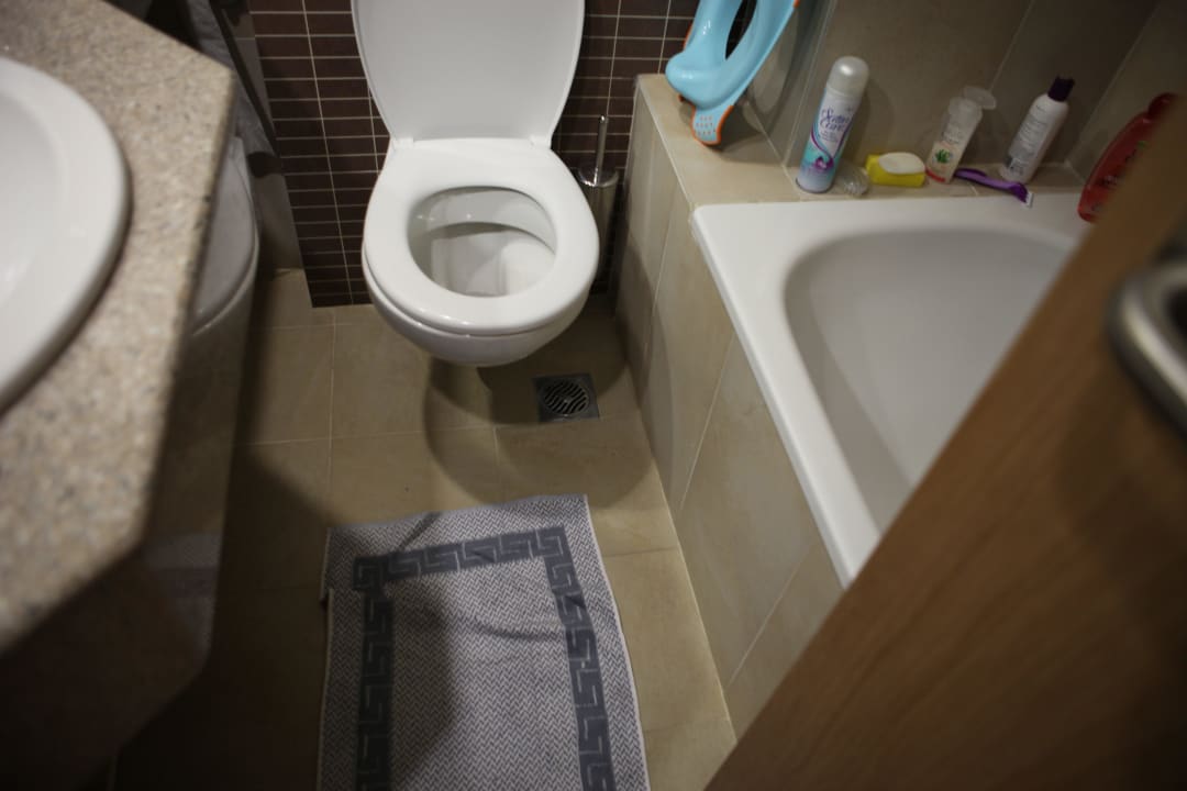 Narrow bathroom Sol Cosmopolitan Rhodes