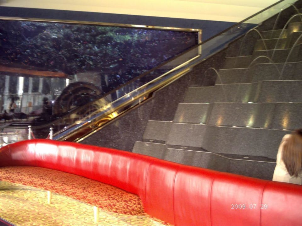 Фонтан при входе Burj Al Arab