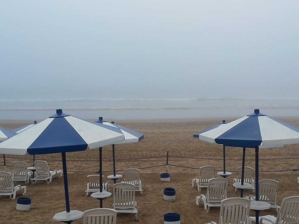 Nebel zieht auf am Strand Dunes D'or Ocean Club