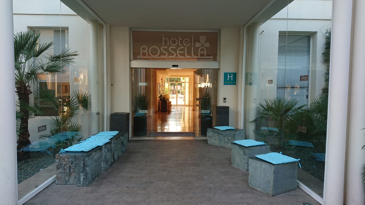 Außenansicht Hotel Rosella by Intelier