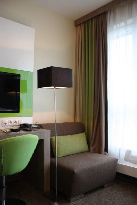 Stehlampe + Sessel Holiday Inn - the niu, Fusion Hamburg St. Georg