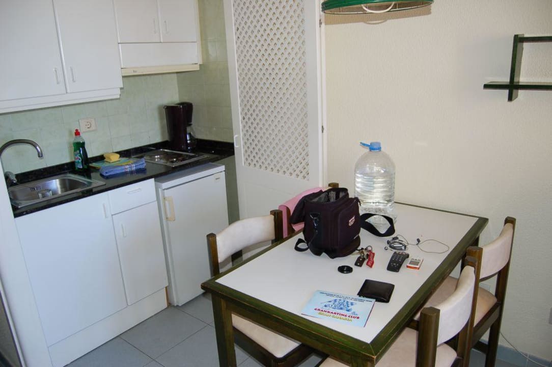 Esstisch und Küche Hotel LIVVO Anamar Suites