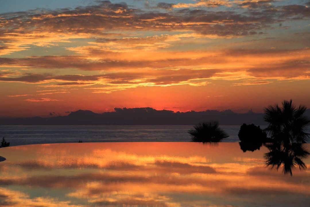 Atemberaubender Sonnenuntergang Litore Resort & Spa