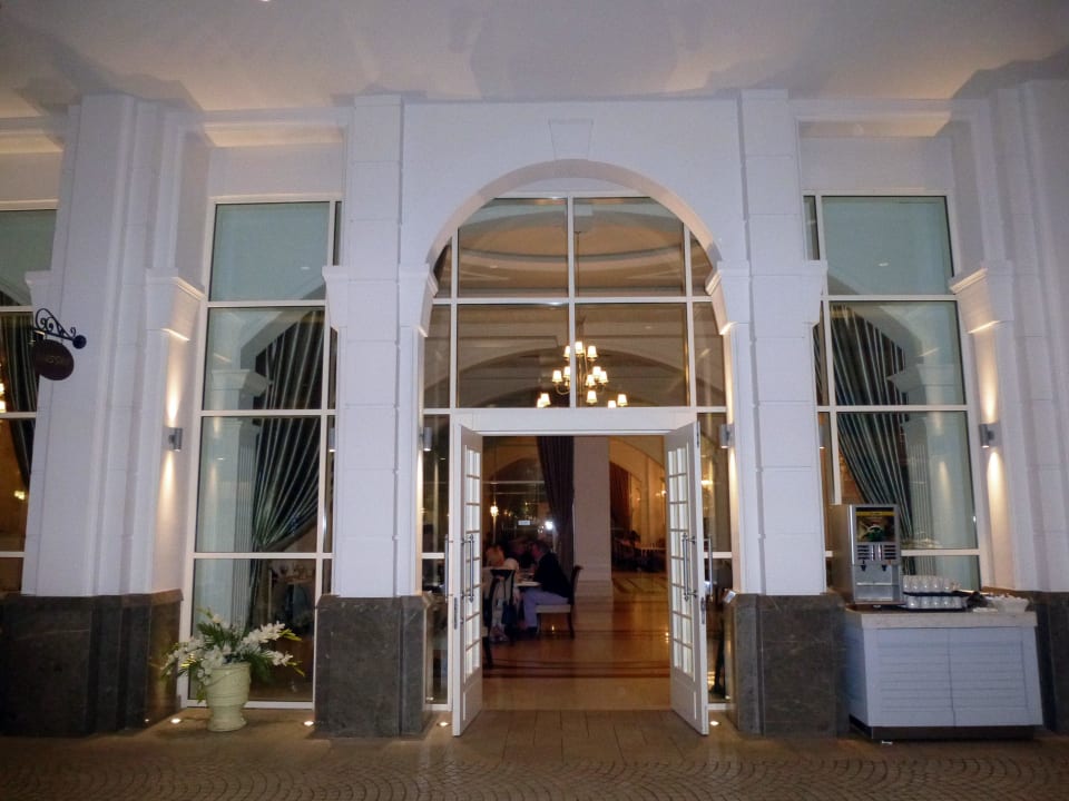 Eingang zu einem der Restauranträume. Titanic Deluxe Golf Belek