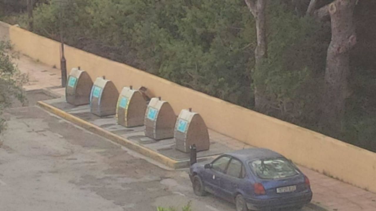 Glascontainer schräg vorm Haus, gerne laut Hotel Maria