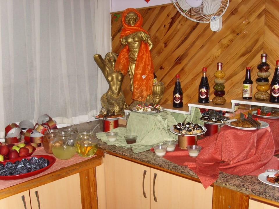 Büffet für ca. 10 Urlauber Sayanora Hotel