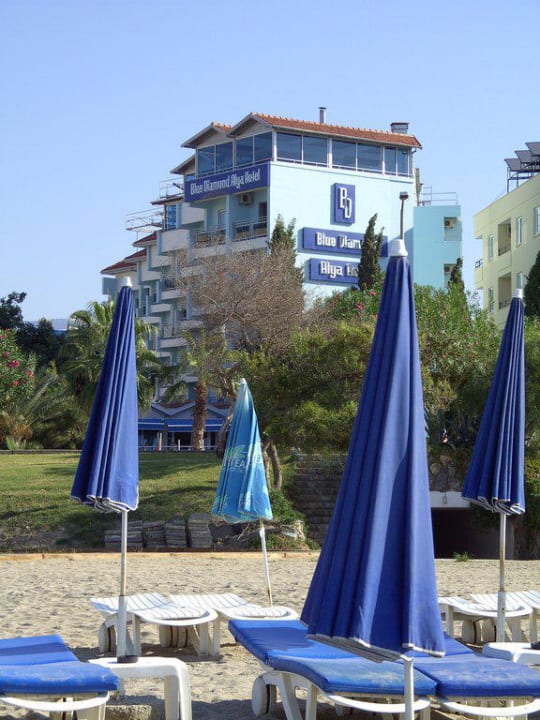 Blick vom Strand zum Hotel Blue Diamond Alya