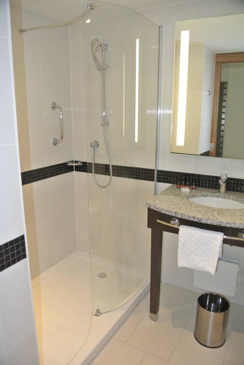 Bathroom Hampton by Hilton Warsaw City Centre