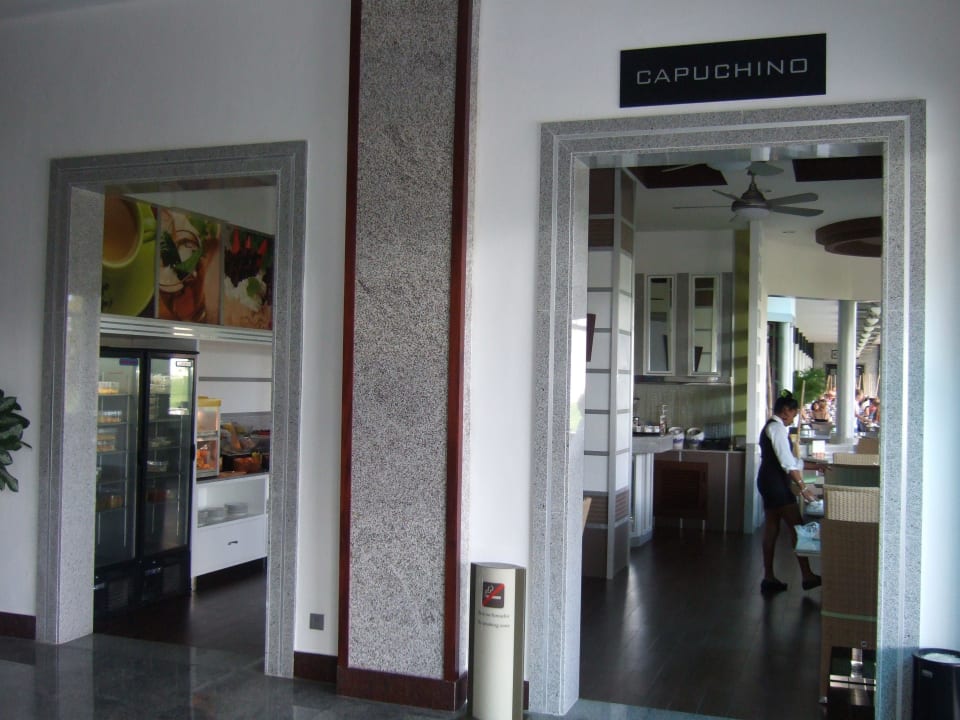 Kleines Café gegenüber der Bar Hotel Riu Palace Macao - Adults only