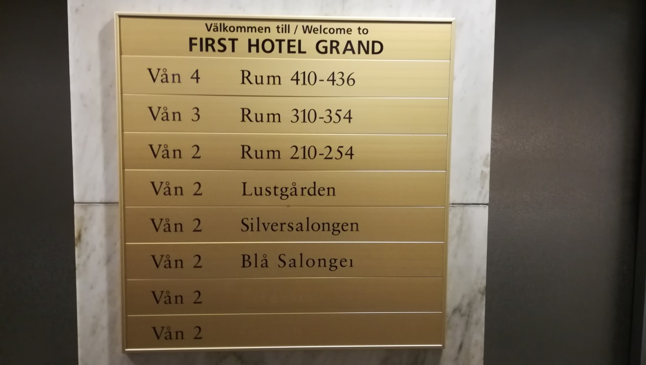 Lobby Hotel First Grand