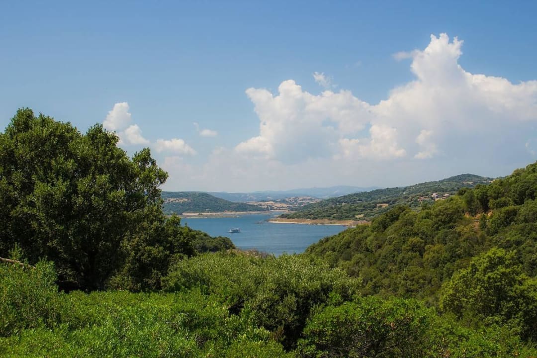 Ausblick vom Pool auf den See Aldiola Country Resort