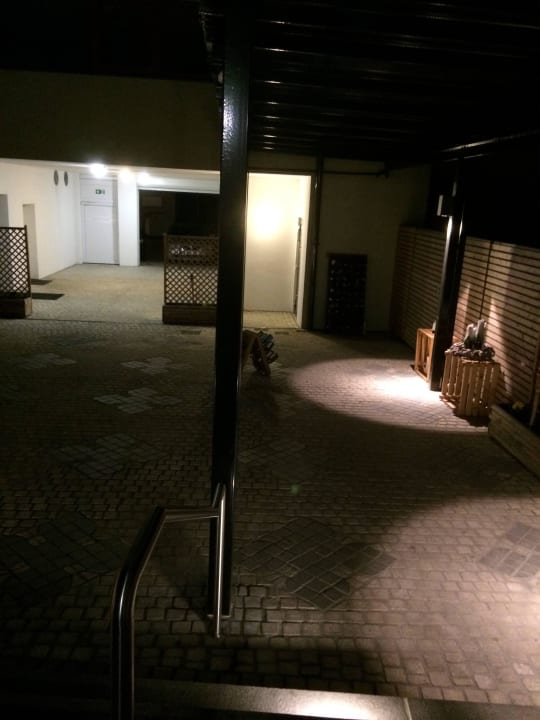 Innenhof abends Gasthaus Alte Münze