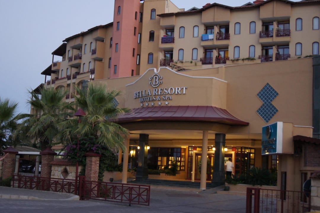 Haupteingang Bella Resort & Spa