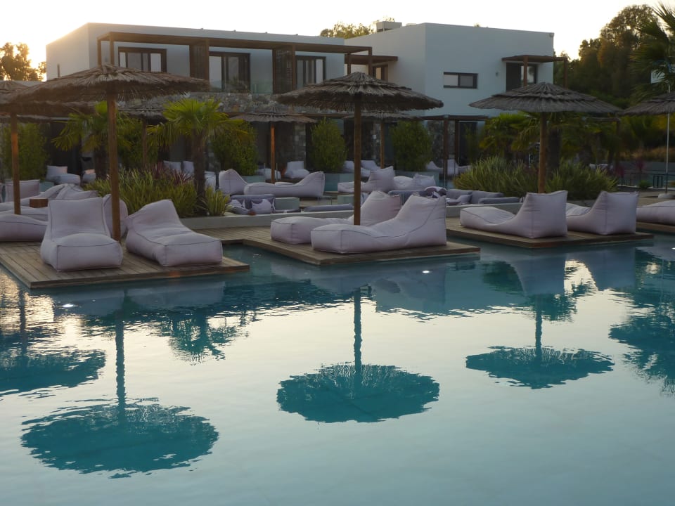 Pool Caravia Beach Hotel