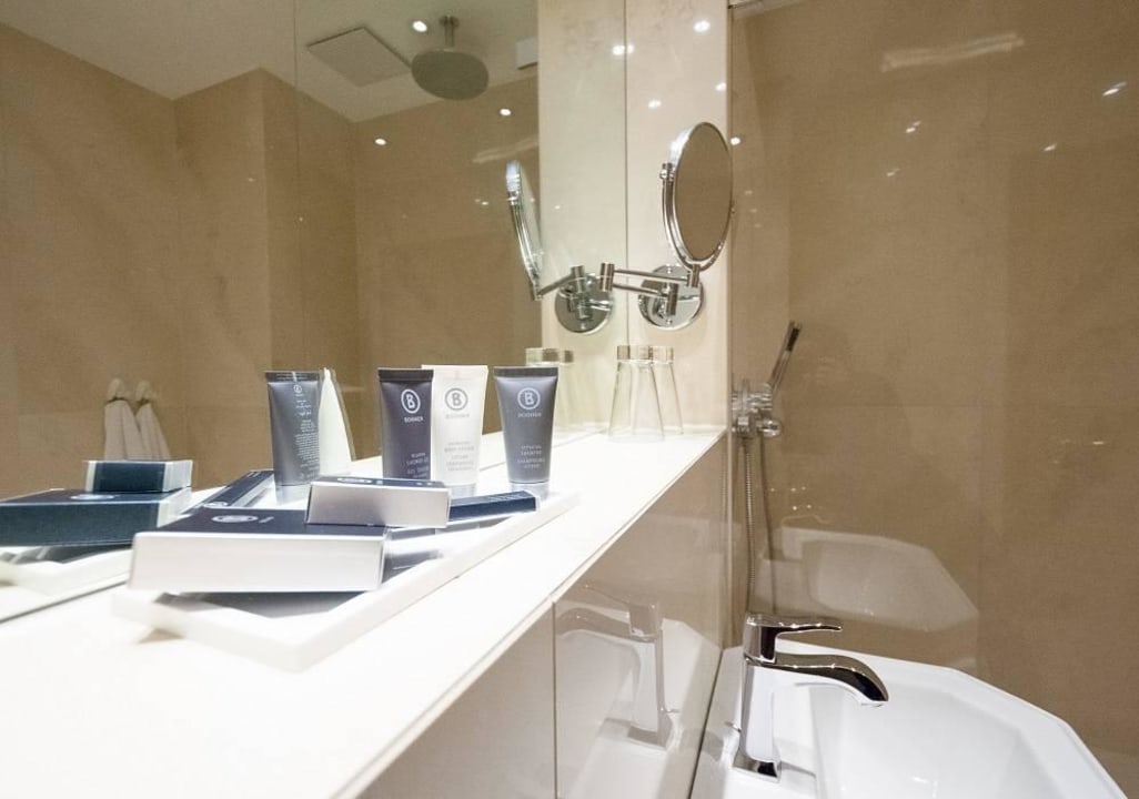 "Badezimmer" Strandhotel Strande (Strande) • HolidayCheck (Schleswig