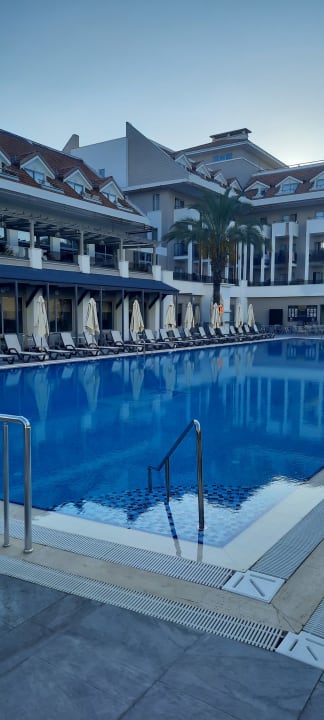 Pool Side Story Resort & Spa