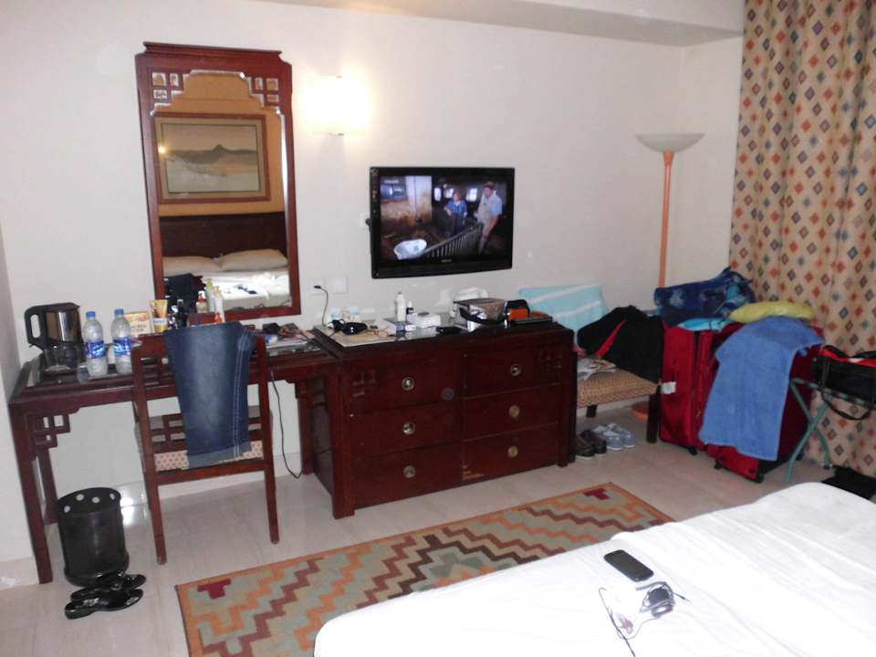 Schreibtisch und Flachbild-Fernseher SUNRISE Holidays Resort (Adults Only)