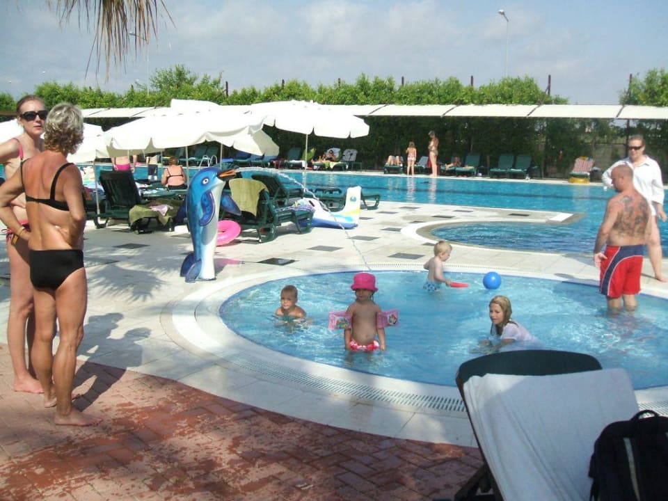 Kinderpool Hane Family Resort