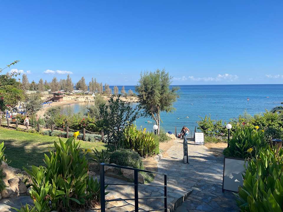 Strand Crystal Springs Beach Hotel