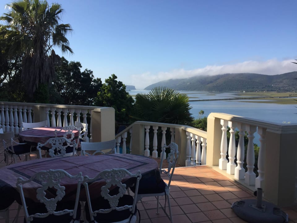 Terrasse vom Hauptgebäude Hotel Bradach Manor