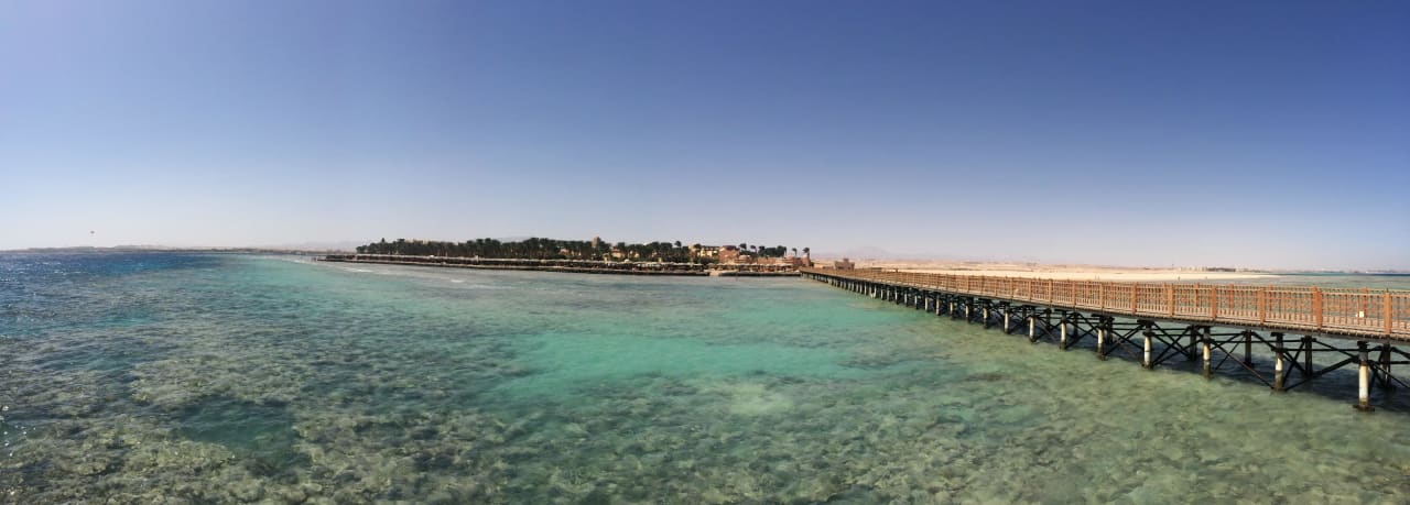 Steg zum Riff - sensationell zum Schnorcheln Grand Waterworld Makadi & Family Star Makadi