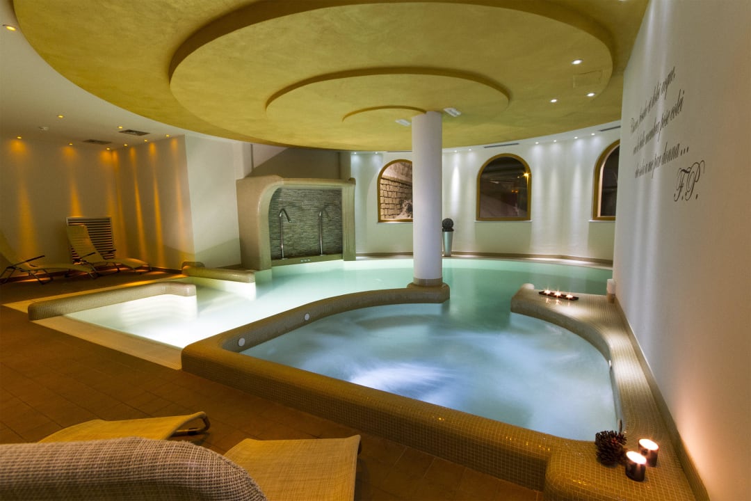 Piscina con idromassaggio a 2 getti Hotel Norge