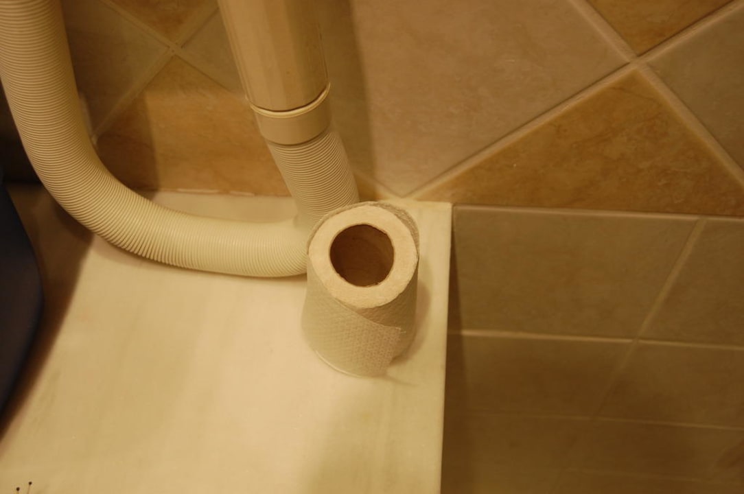 Toilettenpapierrolle Canvas by Mitsis Family Village