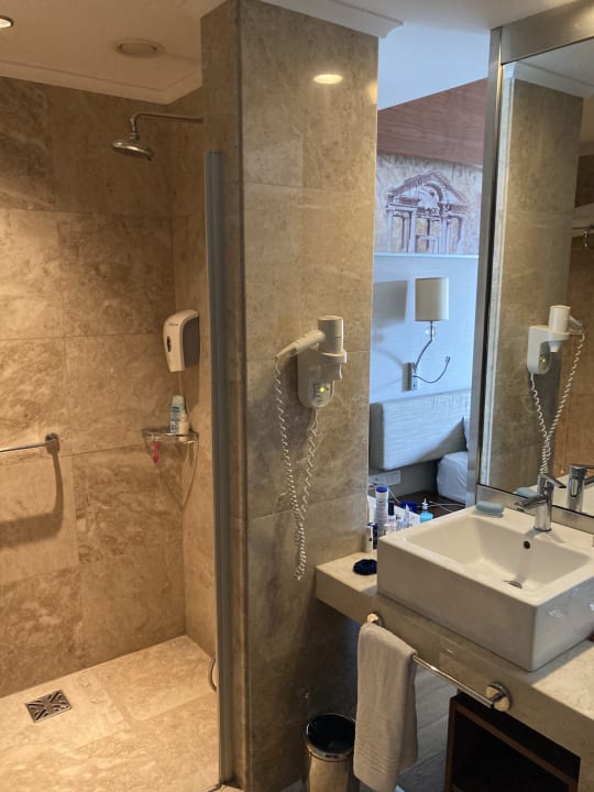 Zimmer Commodore Elite Suites & Spa - Adults only
