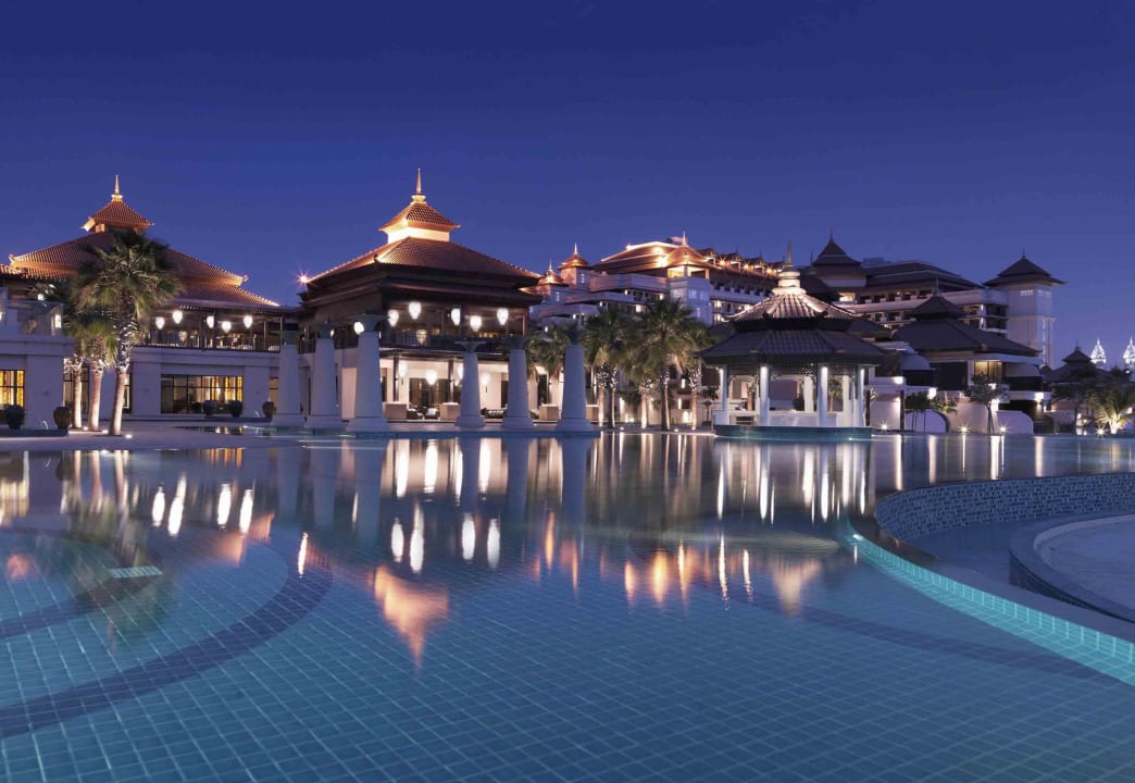 Main Swimming Pool by Night Anantara The Palm Dubai Resort