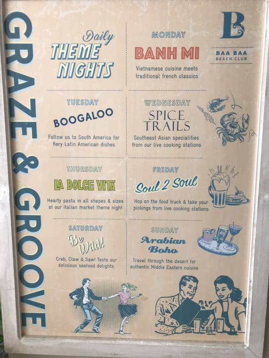 Jeden Tag ein anderes Buffet Thema im Hauptrestaurant Seaside Finolhu Baa Atoll Maldives