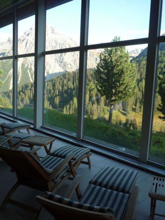 Liegen beim Hallenbad The Grand Arosa Pop-up Hotel