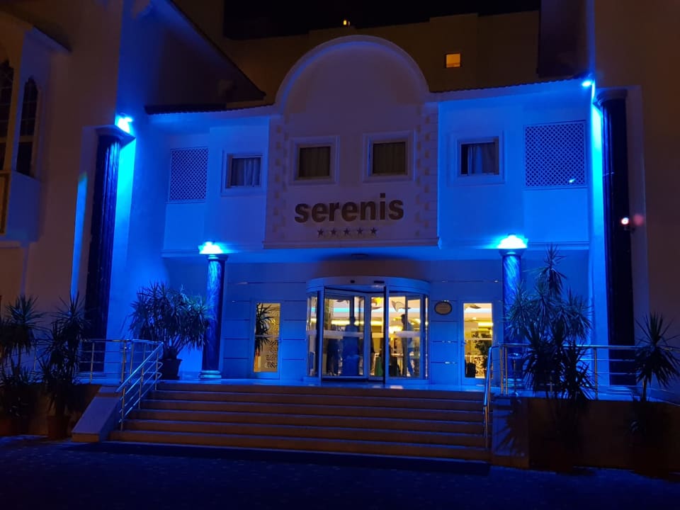 Außenansicht Serenis Hotel