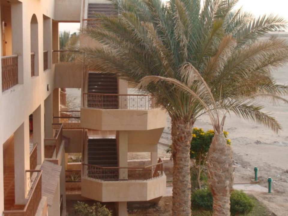 Scale sul retro per raggiungere le camere Pensée Royal Garden Beach Resort
