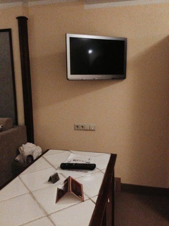 Fernseher Wellnesshotel ...liebes Rot-Flüh