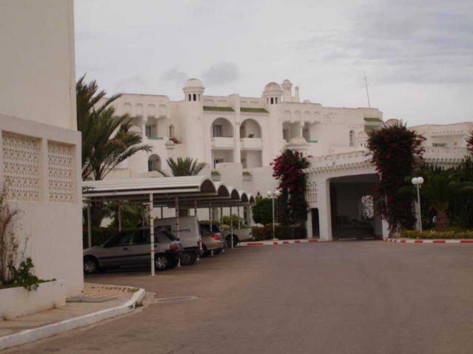 Wejście do hotelu Hotel El Mouradi Skanes Beach