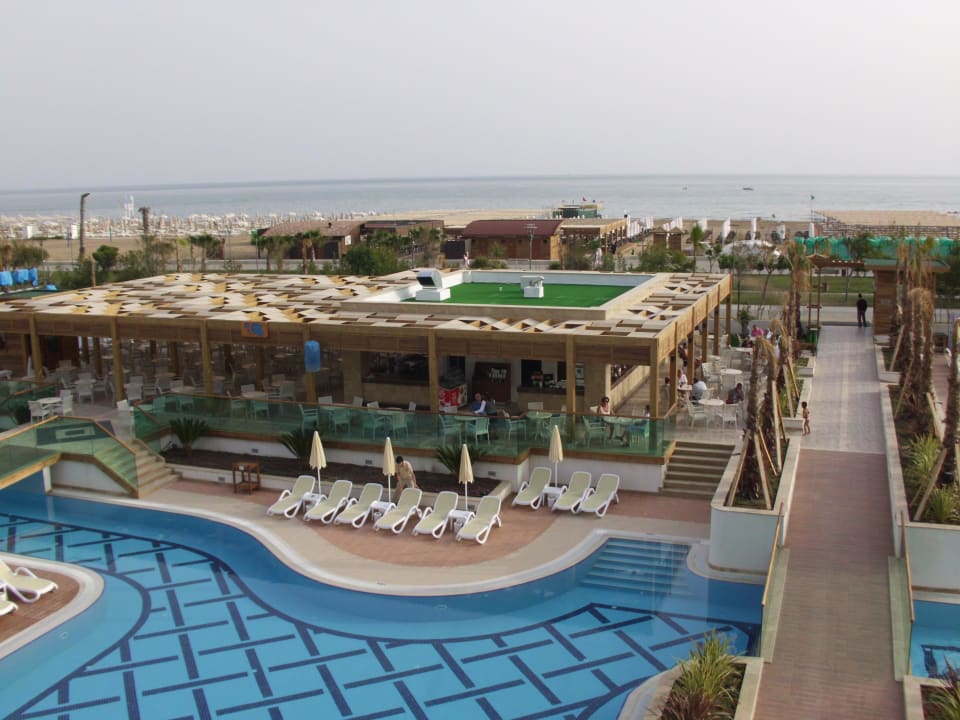 Blick auf die Poolbar Sentido Trendy Verbena Beach